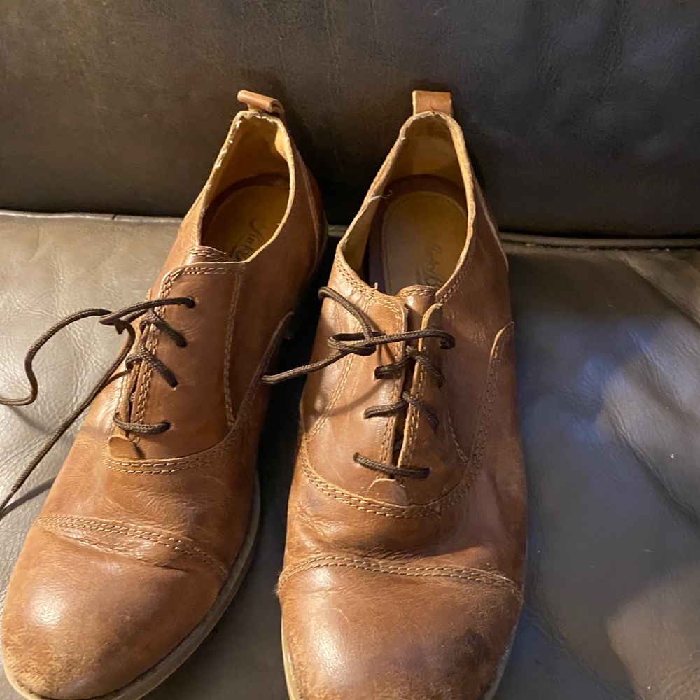 Lucky Brand brown leather women’s loafers.